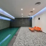 Apartamento Exceptional 3Br Apartment With Gym Pool And Terrace Praga