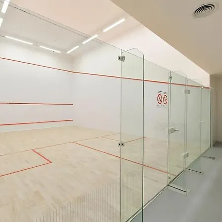 Exceptional Calm 3br, 2.5ba With Patio, Pool & Gym 프라하