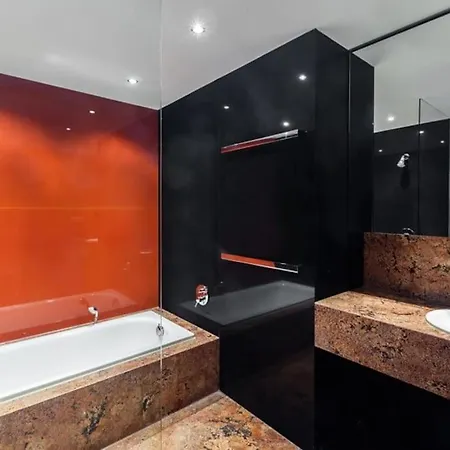 Appartement Exceptional 3Br Apartment With Gym Pool And Terrace Praag
