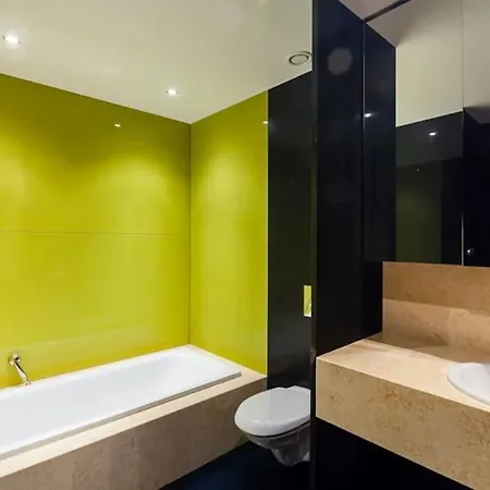 Exceptional Calm 3br, 2.5ba With Patio, Pool & Gym * Прага